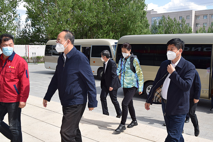 吉林省委常委、常務(wù)副省長吳靖平蒞臨鵬鴻生產(chǎn)基地督導(dǎo)調(diào)研